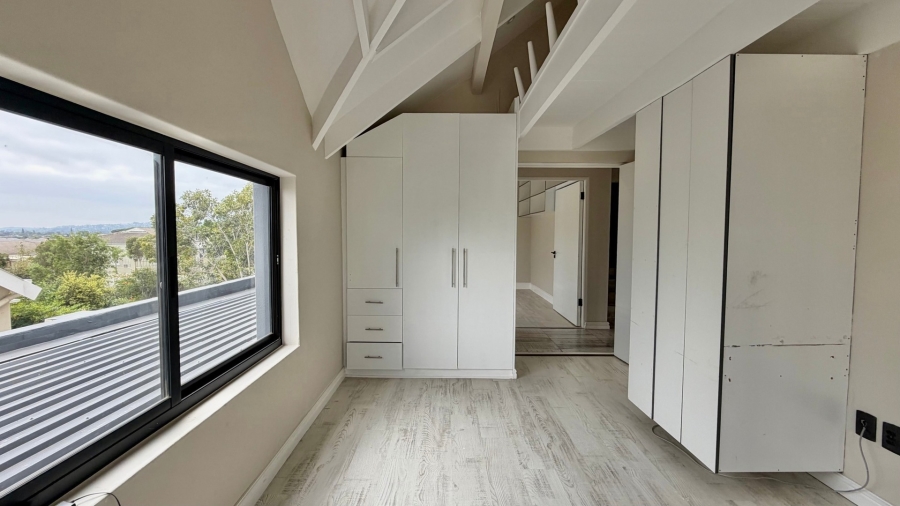 6 Bedroom Property for Sale in Fernwood Western Cape